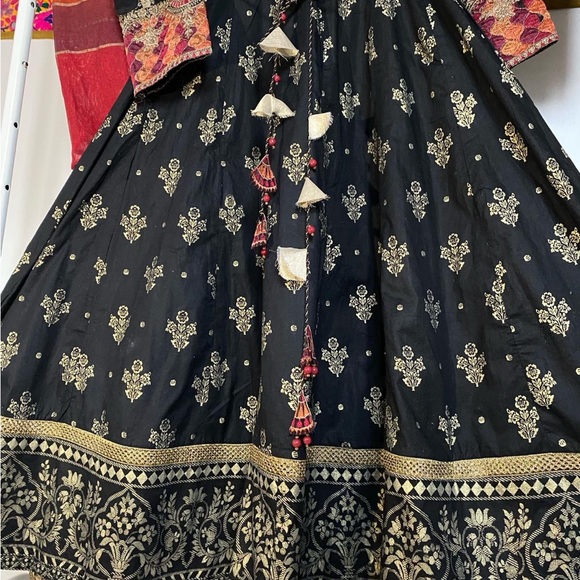 Beautiful dress - Picture 3 of 3